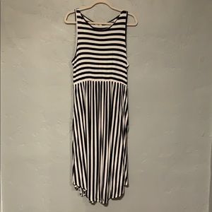 Striped tank dress b&w with pockets. Xl